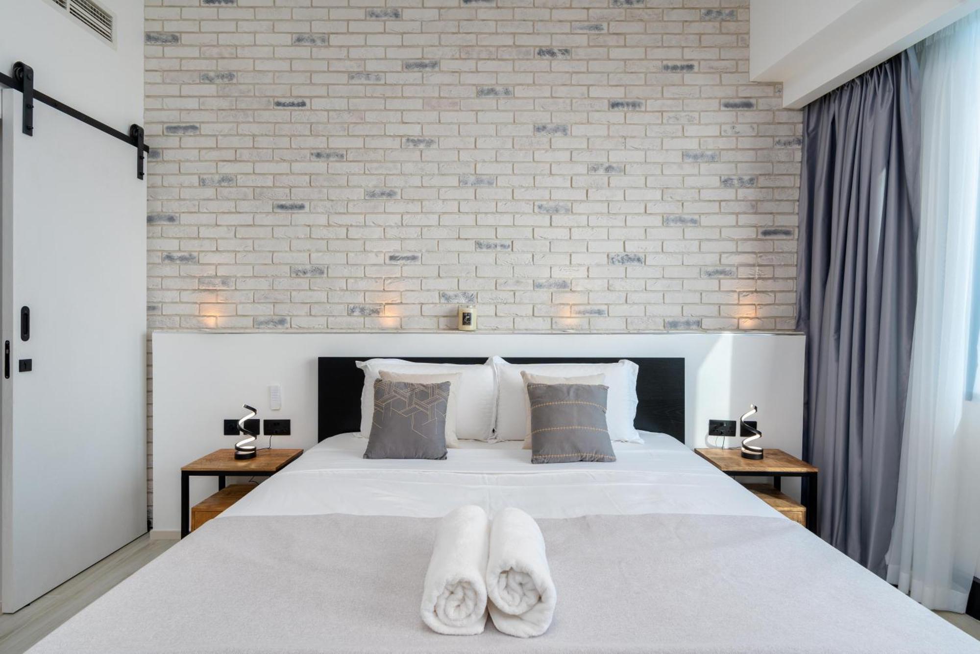 The Luxe Marina Experience - Stylish 2br With Sweeping Balcony Views For Total Relaxation * Dubai