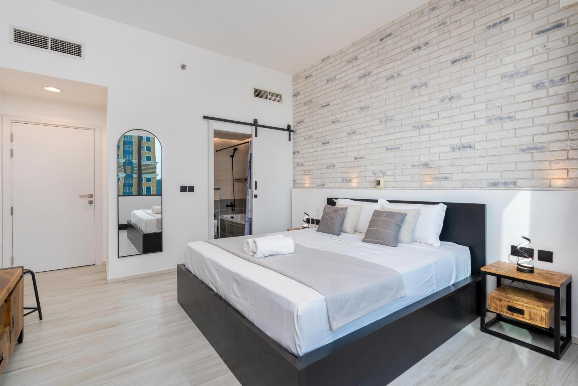 Apartment The Luxe Marina Experience - Stylish 2br With Sweeping Balcony Views For Total Relaxation Dubai